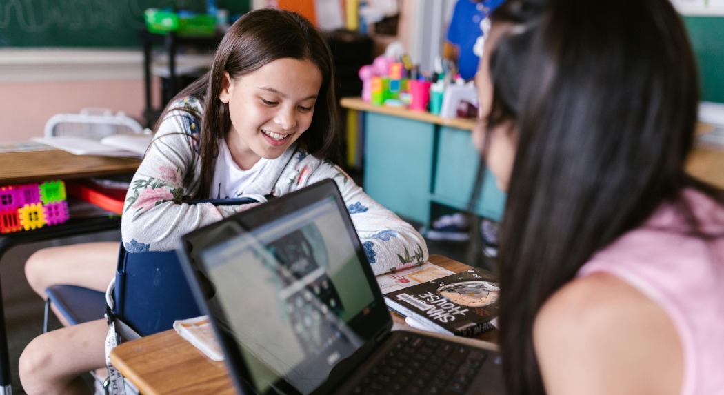 Elrajtolt a 4iG Alapítvány Digitális Esély Programja: 220 laptopra  pályázhatnak általános és középiskolák